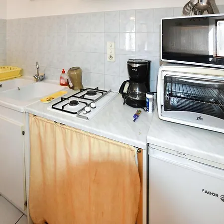 דירה 1 Bedroom Awesome In רויומס