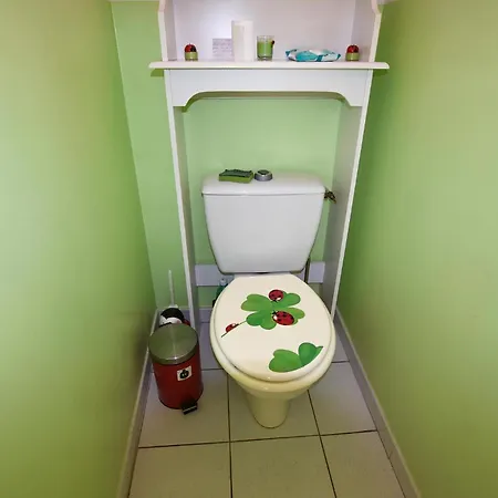 1 Bedroom Awesome In דירה