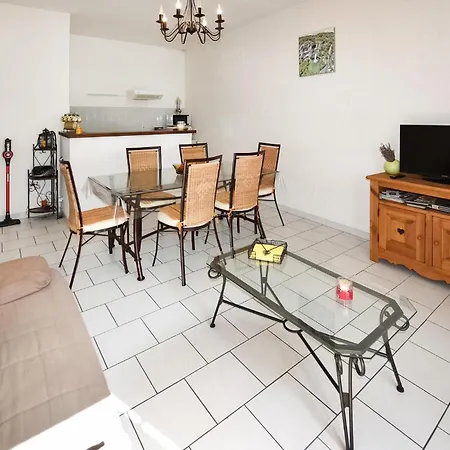 דירה 1 Bedroom Awesome In רויומס